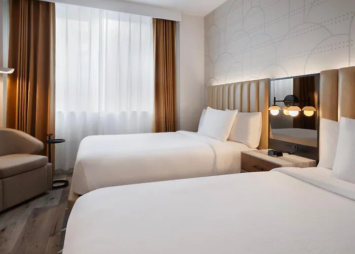 Courtyard By Marriott New York Manhattan / Soho